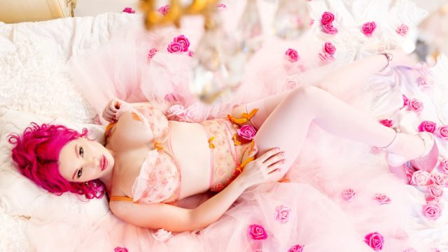 Bidadari Twistys Totm: Hot Pink Menggoda Dan Membara