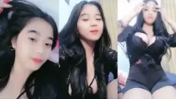 Cewek Cindo Toge Pamer Lingerie Hitam Panas Di Live