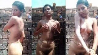 Gadis Telanjang India Mandi Di Area Terbuka Dengan Sensual