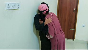 Desi Bhabhi Masak Sendiri Di Dapur, Bikin Film Panas Tanpa Sensor