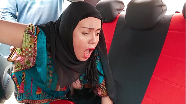 Ibu Tiri Berhijab Digoyang Di Dalam Mobil