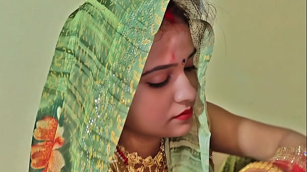 Istri Desi India Dihardik Suami Di Hari Spesial