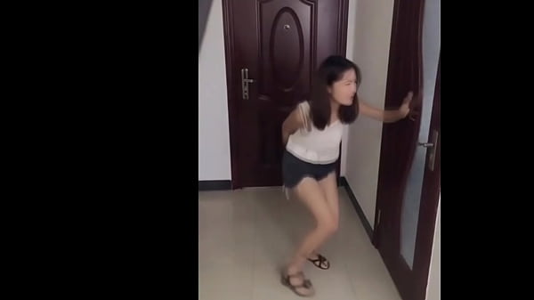 Gadis Tiongkok Sangat Kepengen Pipis