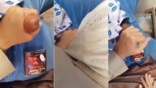 Hijabi Nakal Mengisap Kontol Di Dalam Bus