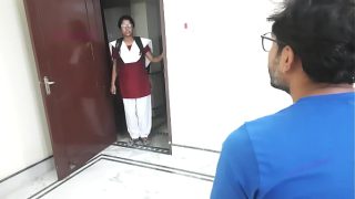 Gadis Benggala India Yang Polos Digerogoti Pria Asing – Kisah Mesum Hindi