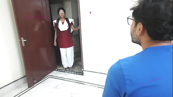 Gadis Benggala India Yang Polos Digerogoti Pria Asing – Kisah Mesum Hindi