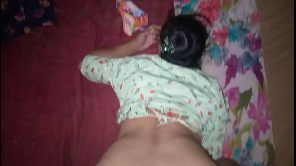Desi Cewek Lagi Diginiin Sambil Dipelukin.