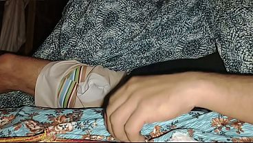 Ibu Tiri Aku Semalem Bikin Enak Banget, Jari Masuk Ke Lubangnya Sampai Keluar Air Semua.