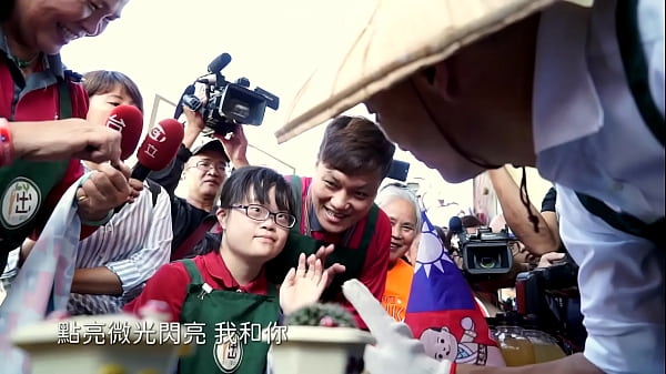 韩国瑜官方频道《点亮微光》mv，性感撩人，激情四射！