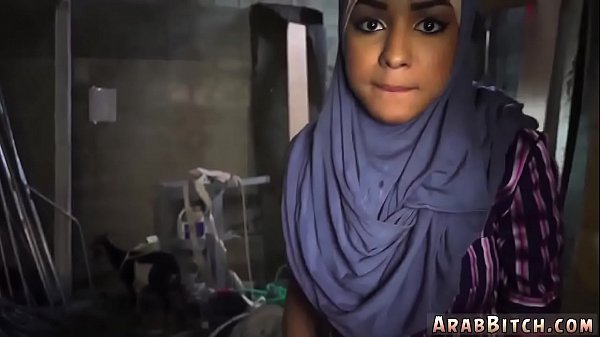 Gadis Remaja Arab Dan Wanita Muslim Di Titik Pantat Drop, 23 Km Di Luar Kota.