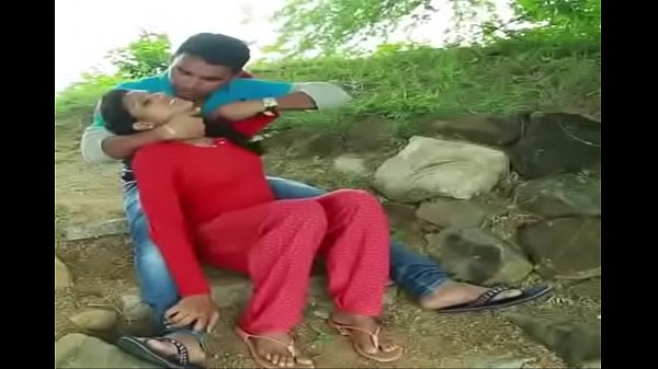 Desi Dicium Kasar Dan Payudaranya Diremas Dengan Penuh Gairah