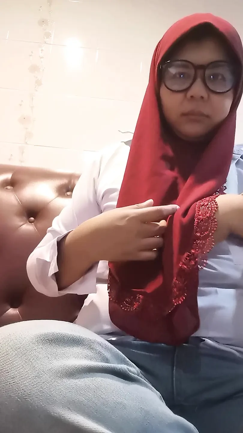 I Secretly Came To Live Sell My In The Room Before Going To School.