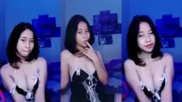 Caca Remas-remas Teteknya Sendiri, Basah Kuyup.