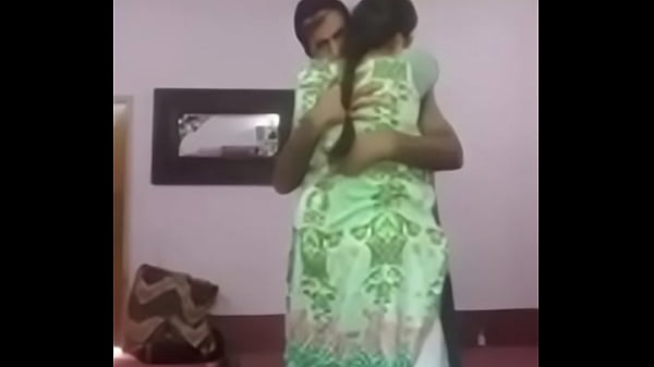 Desi Pasangan Di Ranjang, Siap Mainin Tubuh Basah Kuyup.