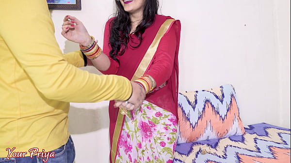 Desi Bhabhi Dikh Gaya Gand Ka Chodai, Dal Diya Deep Blowjob Ke Baad. Video Hindi Mein.