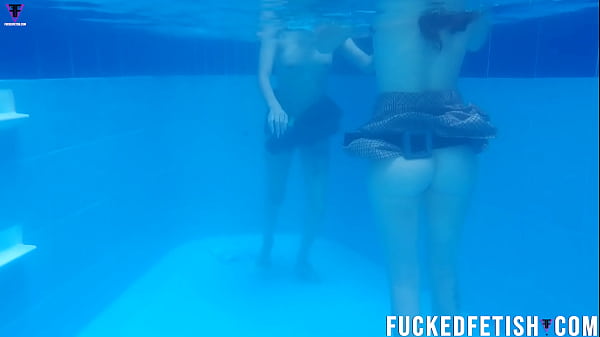 Yessica Bunny Dan Helen Bintang Mesum Seksi Berdua Di Kolam, Bikin Basah Semua.