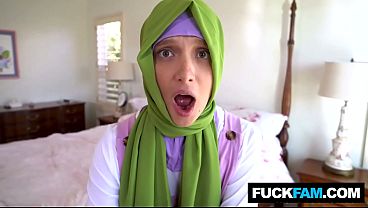 Horny Hijabi Pertama Kali Ngerasain Kontol, Izzy Lush & Donnie Rock Bikin Muncrat