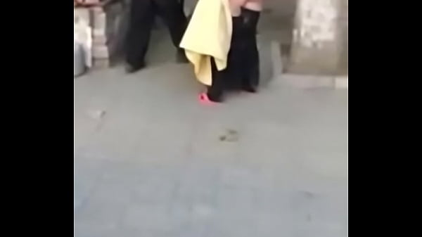 Cewek Cina Siap Digoyang, Bibir Merah Basah Kena Peluh.