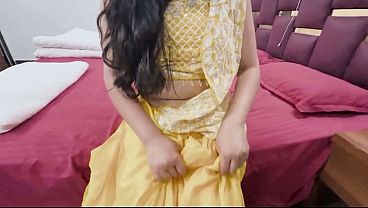 Bhabhi Bas Gusse Mein Bhigai Hui Chut Dekar Bhai Ko Manaya, Garam Raat Ka Khel Khatam Nahi Hua.