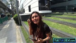Payudara Montok, Badan Mungil, Mak-mak Thailand Ngewe Liar Sama Bule Gede