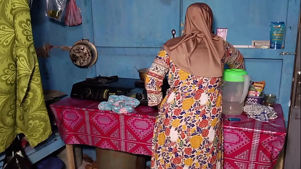 Ngentotin Bini Temen Pas Lagi Masak, Bikin Dapur Makin Panas.