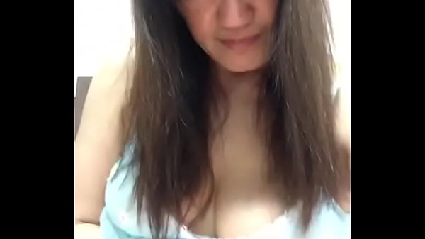 Cewek Asia Murahan Christy Colokin Memeknya Yang Basah Kuyup