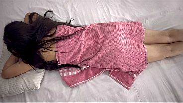 Nona Nri Dibejek Pantatnya Sama Pelayan, Terus Dimasukin Kontol Ke Memek Montok.