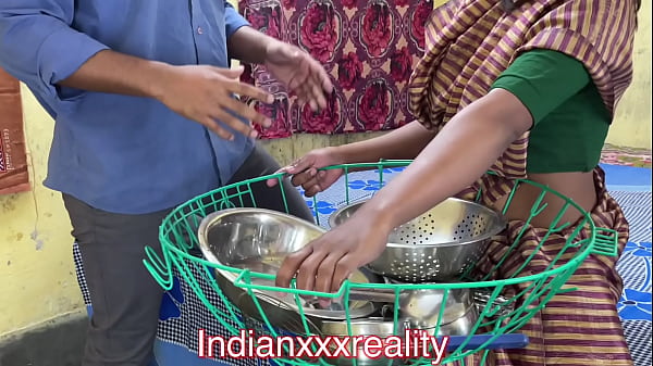 Desi Keluarga Tiri Paling Hot Se-india, Suara Hindi Jelas Bikin Makin Erotis