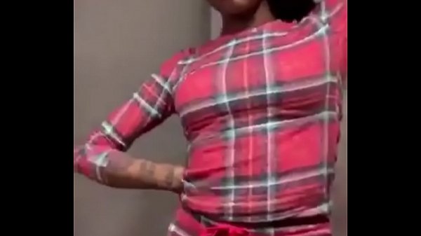 Tante Asian Doll Goyang-goyangin Bokong Montoknya Di Instagram Live Sambil Nyanyi Lagu Baru, Gerakan Mulutnya Bikin Ngiler.