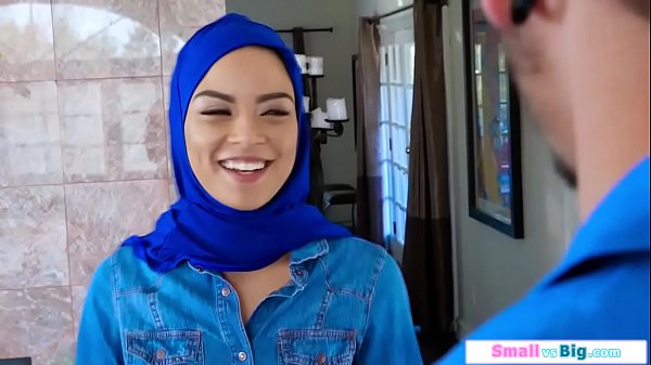 Gadis Arab Mungil Digebuk Dua Pria Besar