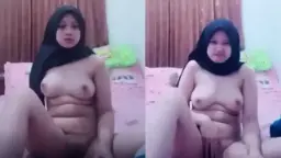 Viral Si Abg Jilbab Hitam, Tangannya Udah Berani Remes-remes Toket Sendiri.
