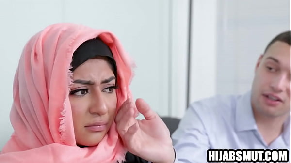 Gadis Hijab Gak Punya Pilihan, Harus Ngewe Sama Bule Amerika.