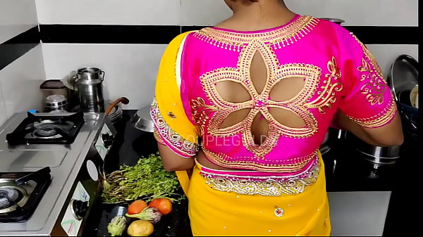 Mama Mertua Lagi Digenjot Adik Ipar Di Dapur, Sementara Suami Pergi Ke Pasar.