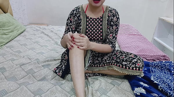 Saat Malam, Kakak Tiriku Sendirian Di Kamar, Aku Masuk Dan Mainin Memekku Di Depannya.