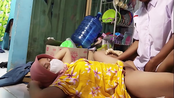 Ibu Tiri Ngajak Ngentot Pas Mau Berangkat Sekolah, Bikin Makin Greget Dan Sangek.
