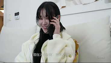 Gadis Korea Yang Tinggal Sendiri Menjebak Tukang Servis Di Antara Kedua Pahanya Yang Panas.