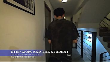 Ibu Tiri Lagi Ngajar Murid, Panasnya Bikin Nggak Bisa Kontrol.