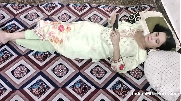 Cewek India Nonton Film Biru Di Hp, Di Entot Keras Sama Kakak Tiri – Suara Hindi