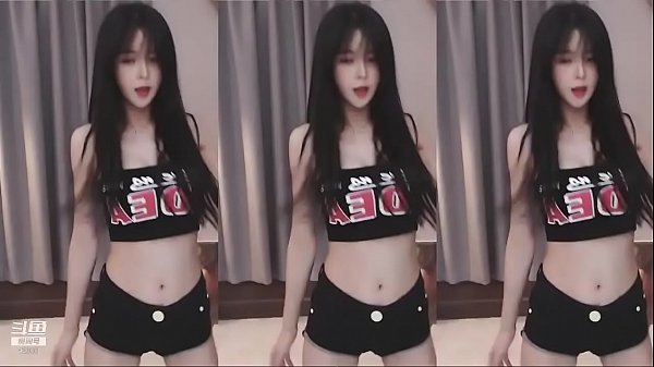 Cô Gái Trung Quốc Khoe Thân Hình Nóng Bỏng, Nhảy Múa đầy Gợi Cảm