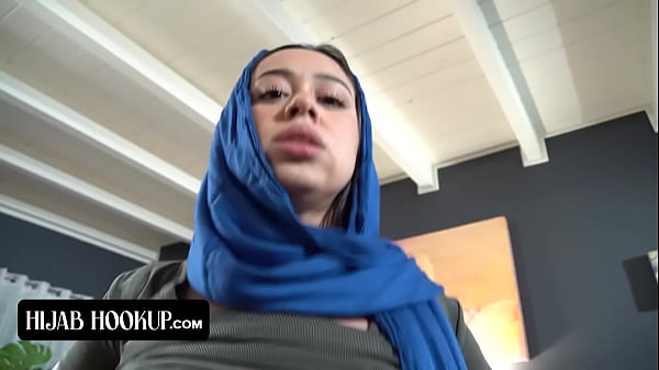 Nakal Arab, Hisap Kontol Kakak Tirinya Biar Dia Bungkam Soal Rahasia Dari Ortu Tiri Yang Galak