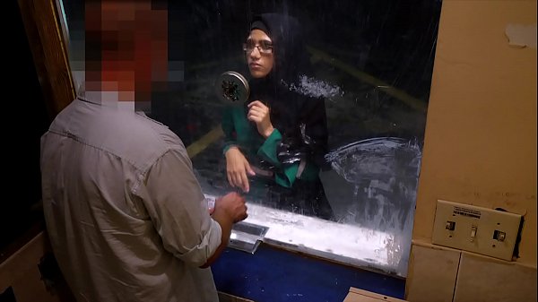 Arab Binatang – Perempuan Arab Nekat Ngentot Demi Duit Di Motel Kumuh