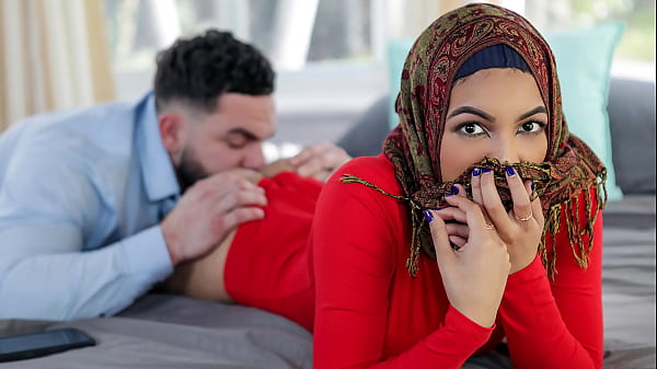 Kakak Tiri Siap Ngajarin Adik Hijabnya Soal “pelajaran” Ranjang Sebelum Nikah – Hijablust