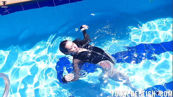 Diem Jessica Bunny Main Air Di Kolam Renang, Goyang-goyang Basah Kena Cipratan, Bikin Ngilu.