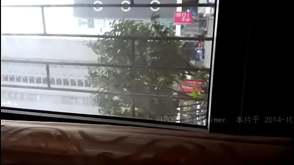 中国浩哥在闺蜜聚餐时直接开干，饭桌变炮台