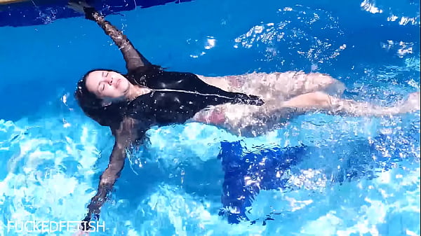 Body Latex Jessica Bunny Basah Kuyup Di Dalam Air, Siap Dimainin