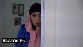 Binal! Cewek Cantik Berjilbab Pake Hijab, Pantatnya Montok Sempurna, Dimampetin Memeknya Yang Sempit Sama Instruktur Nafsu Berat.