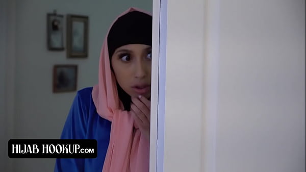 Binal! Cewek Cantik Berjilbab Pake Hijab, Pantatnya Montok Sempurna, Dimampetin Memeknya Yang Sempit Sama Instruktur Nafsu Berat.