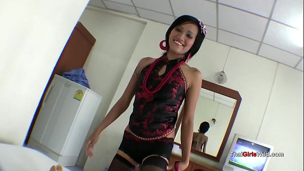 Ngentot Cewek Thailand Seksi, Mulutnya Ngeblowjob Mantap Banget Bikin Merem Melek.