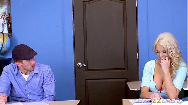 Brazzers – Kenzie Taylor – Susu Besar Di Sekolah Bikin Ngaceng