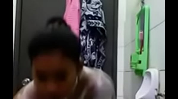 Gue Sambil Ngaca, Tangan Ngeraba-raba Sendiri, Rasanya Pengen Ngeluarin Semua Yang Terpendam.